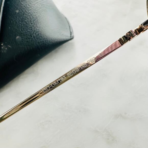 DIFF Eyewear Maeve Sunglasses in Gold Reflect Mirror Oversized with Case - Picture 6 of 7